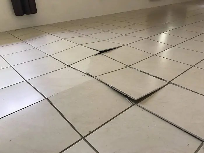 επισκευη φουσκωμενων πλακιδιων